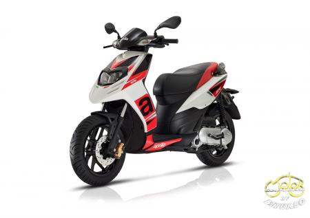 Aprilia SR Motard 50 2T E4 robogó bal eleje