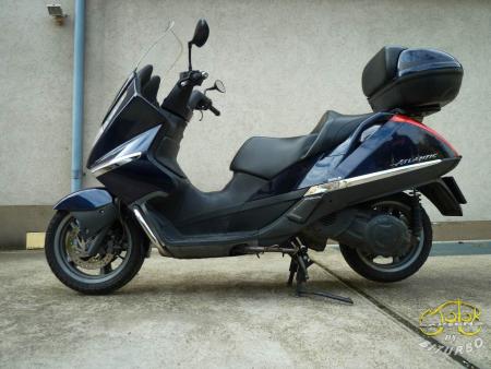 Aprilia Atlantic 500 robogó bal oldala Aprilia Atlantic 500 robogó bal oldala