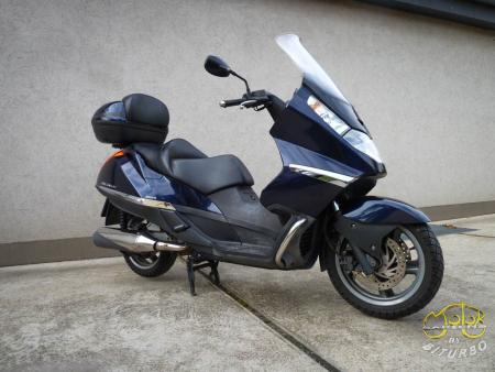 Aprilia Atlantic 500 robogó jobb eleje Aprilia Atlantic 500 robogó jobb eleje