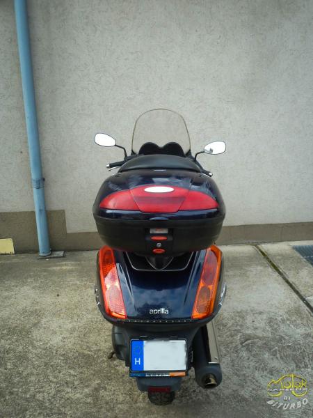 Aprilia Atlantic 500 robogó háta Aprilia Atlantic 500 robogó háta