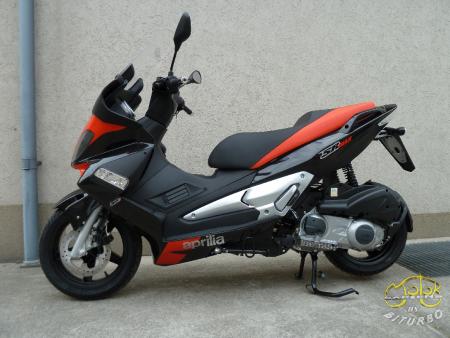 Aprilia SR Max 300 robogó 1