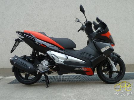 Aprilia SR Max 300 robogó 5