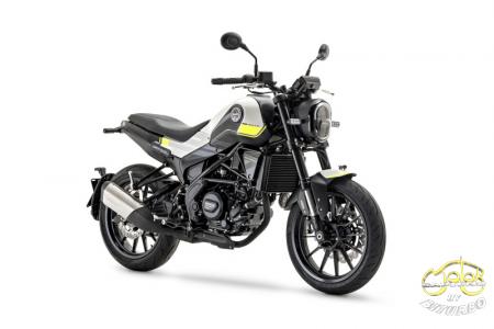 Benelli Leoncino 250 jobb eleje