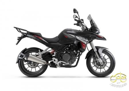 Benelli TRK 251 túramotor 7