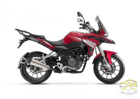 Benelli TRK 251 túramotor 9