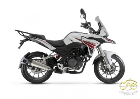 Benelli TRK 251 túramotor 10