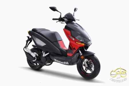 Benelli X49 on road robogó 1