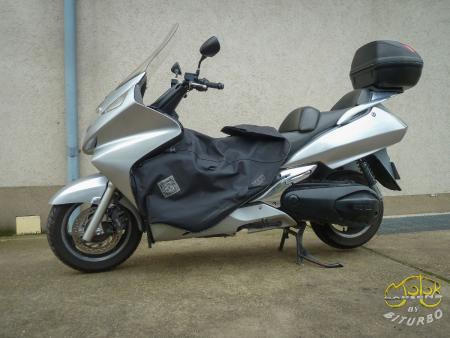 Honda FJS 600 Silver Wing maxirobogó baloldal