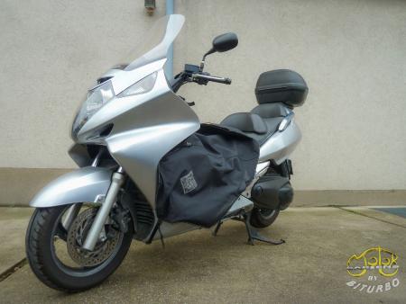 Honda FJS 600 Silver Wing maxirobogó bal eleje