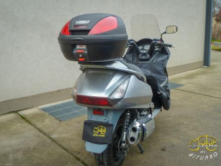 Honda FJS 600 Silver Wing maxirobogó háta