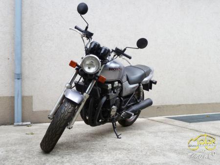 Honda CB 750 naked bike 3