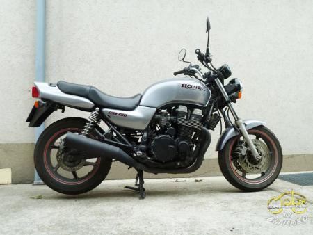 Honda CB 750 naked bike 4
