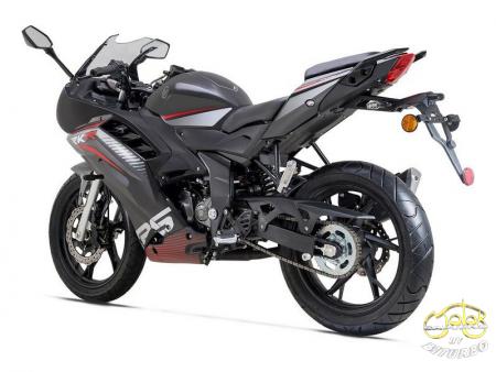 Keeway RKR125 motor jobb eleje