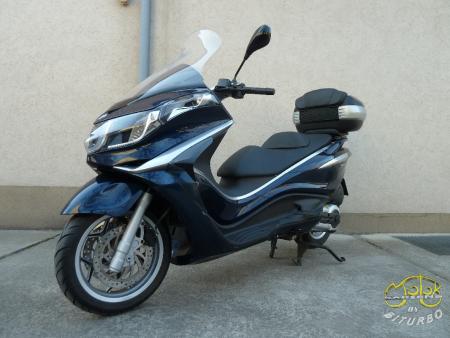 Piaggio X10 500 robogó 2