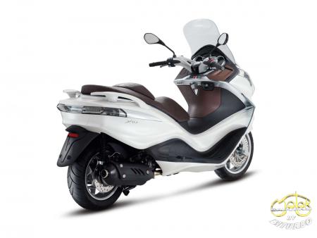 Piaggio X10 500 fehér robogó 1