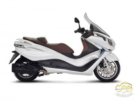 Piaggio X10 500 fehér robogó 2