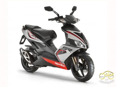 Aprilia SR 50 R robogó 5
