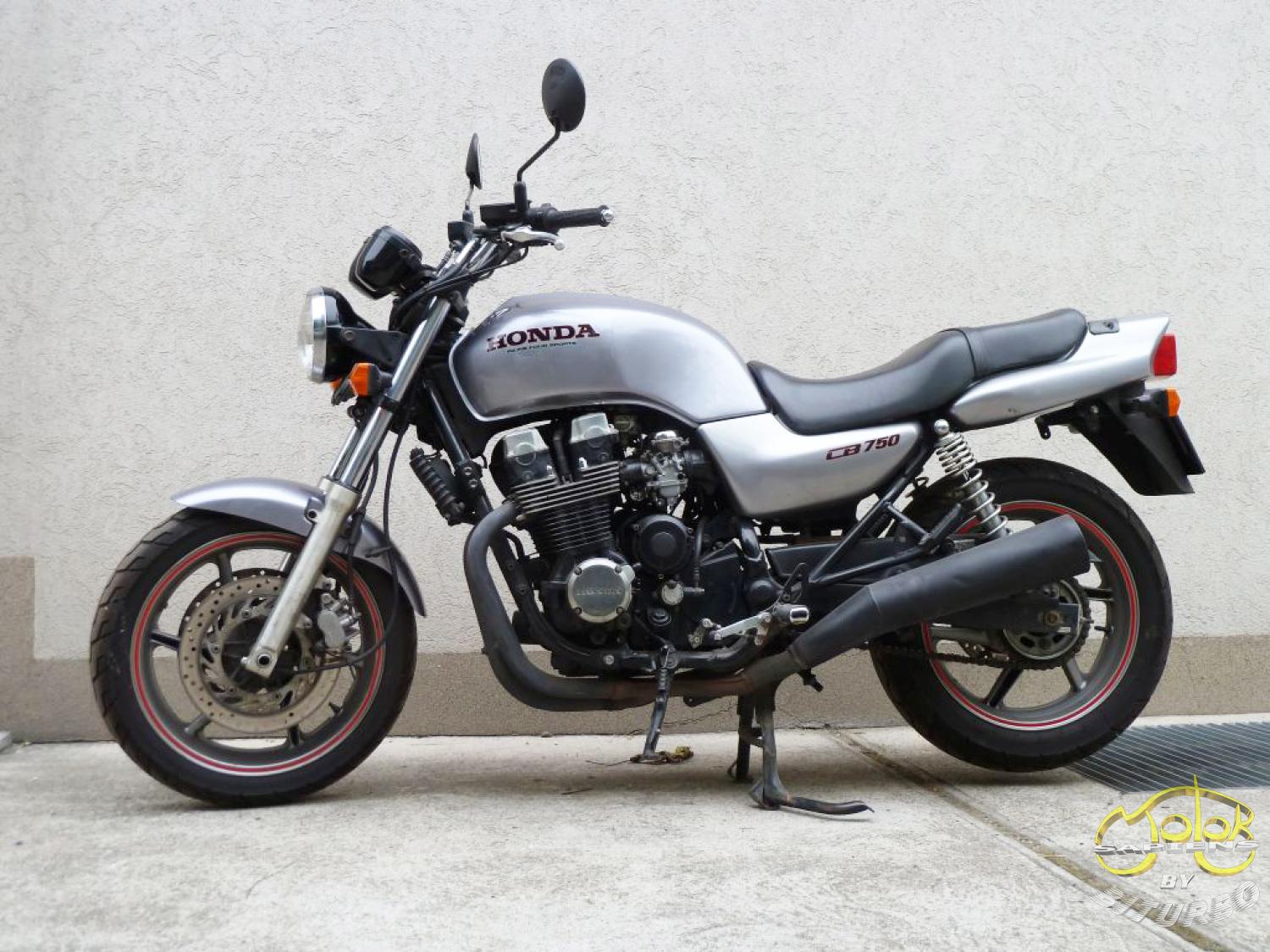 Honda CB 750 naked bike