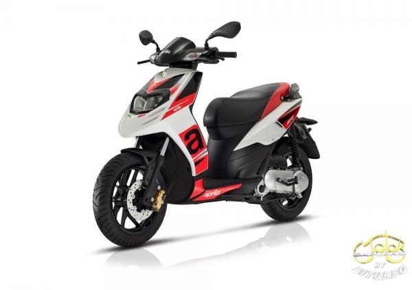 Aprilia SR Motard 50 2T E4 robogó bal eleje