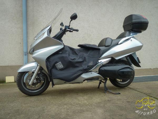 Honda FJS 600 Silver Wing maxirobogó baloldal