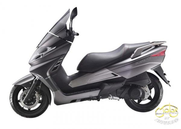 Keeway Silverblade 250 robogó 